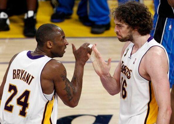 NBA常规赛收官战，詹姆斯三双领衔，湖人险胜勇士锁定西部第三